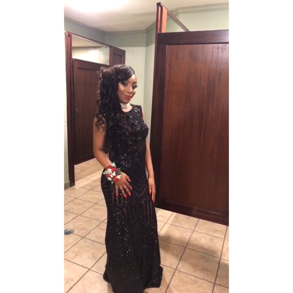 SPECIAL OCCASION DRESS FOR SALE - Picture 4 of 6